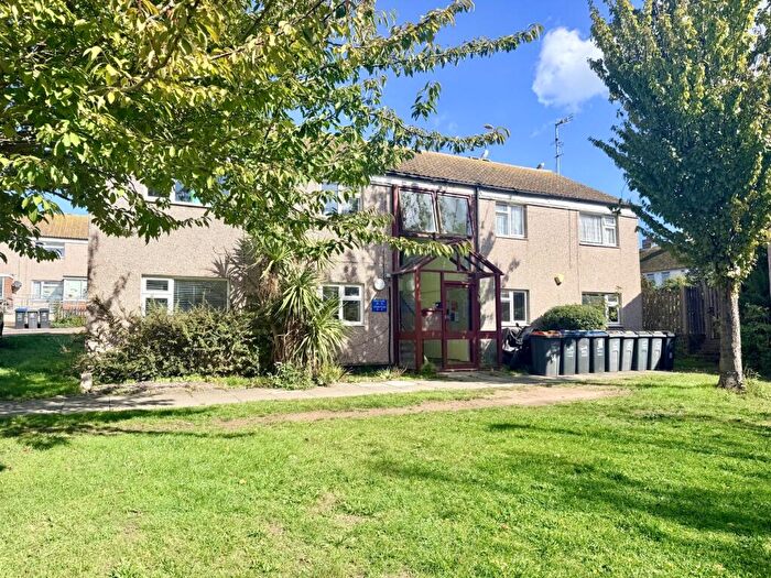 1 Bedroom Flat For Sale In Dane Mount, Margate, CT9