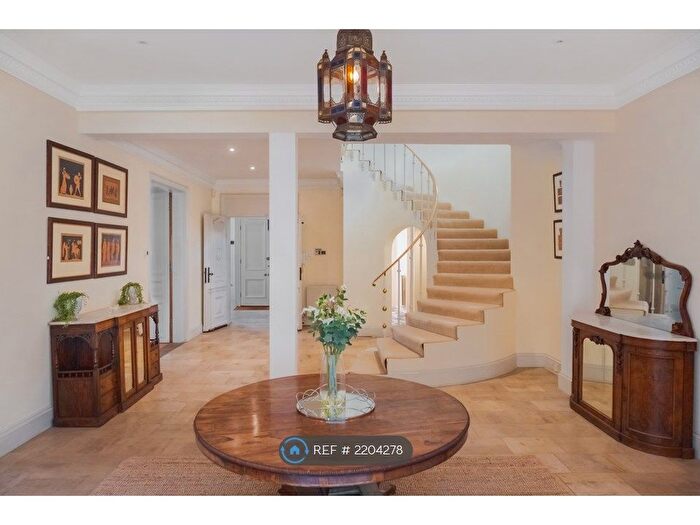 6 Bedroom Semi-Detached House To Rent In Mill Lane, Windsor, SL4