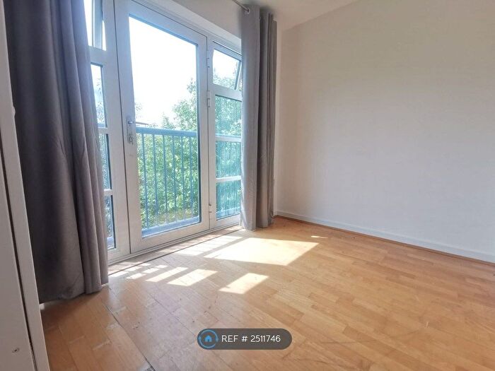 2 Bedroom Flat To Rent In Kennet Walk, Reading, RG1