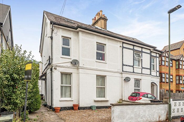 2 Bedroom Flat For Sale In Gwydor Road, Beckenham, BR3