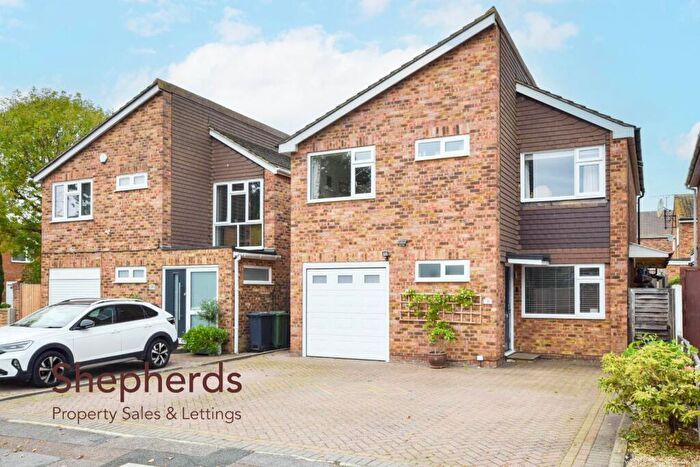 4 Bedroom Detached House For Sale In Meux Close, West Cheshunt, EN7