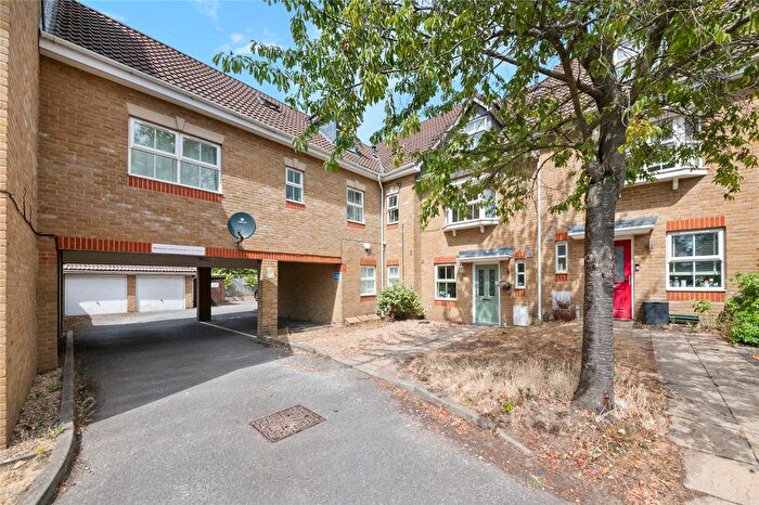 2 Bedroom Flat To Rent In Morton Close, Uxbridge, UB8