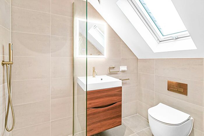 5 Bedroom Detached House To Rent In New Park Road, Newgate Street, Hertford, SG13