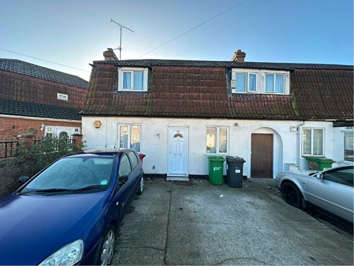 3 Bedroom Terraced House To Rent In Slough, Berkshire, SL2
