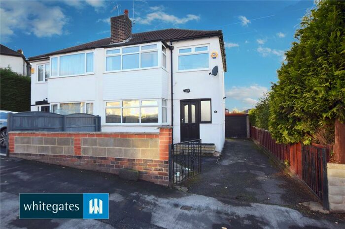 3 Bedroom Semi-Detached House To Rent In Southleigh Crescent, Leeds, West Yorkshire, LS11