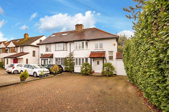 3 Bedroom House To Rent In Loughton, IG10