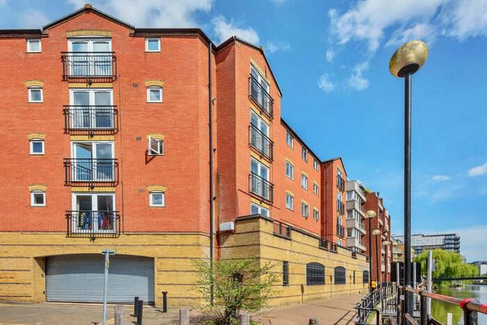 2 Bedroom Flat To Rent In Mayflower Court, Highbridge Wharf, Reading, Berkshire, RG1