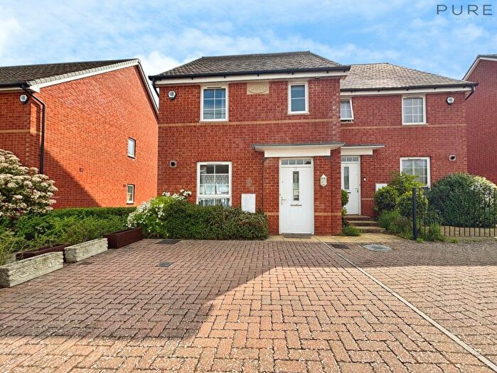 3 Bedroom Semi Detached House For Sale In Bamber Close, West End, Southampton, SO30