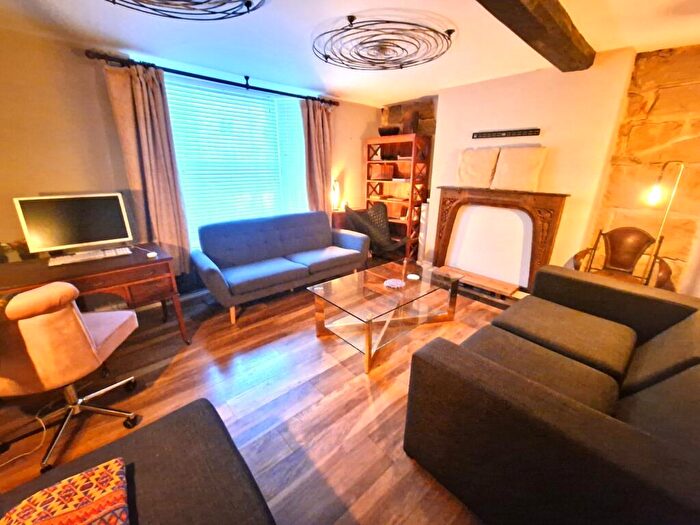 2 Bedroom Apartment To Rent In The Square, Kenilworth, Warwickshire, CV8