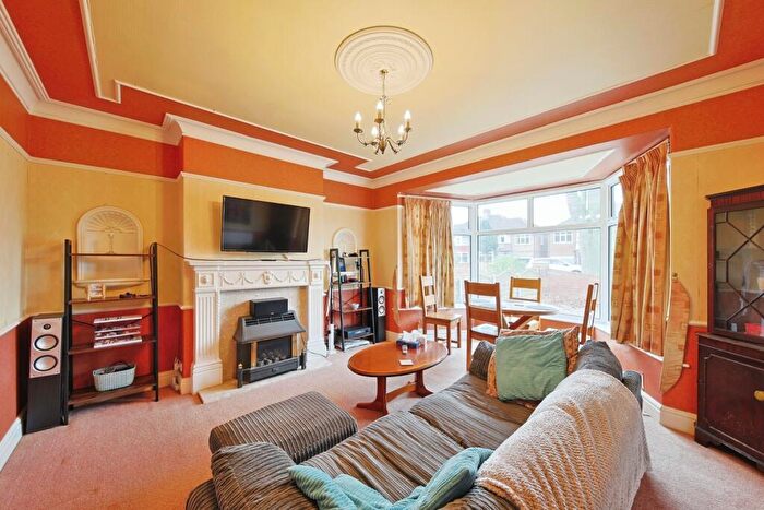 3 Bedroom Semi-Detached House For Sale In Wolfreton Lane, Willerby, Hull, HU10