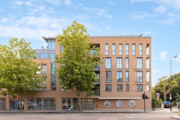 2 Bedroom Flat For Sale In Goldhawk Road, Shepherd's Bush, London, W12
