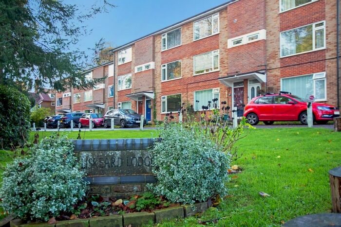 2 Bedroom Flat To Rent In Tupwood Lane, Caterham, CR3