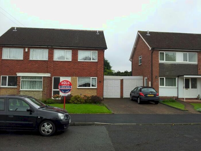 3 Bedroom Semi-Detached House To Rent In The Glade, Solihull, B26