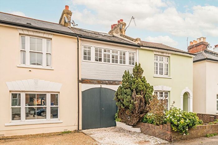1 Bedroom Property For Sale In Cleaveland Road, Surbiton, KT6