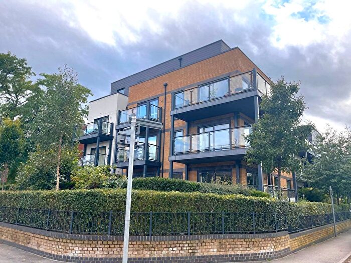 2 Bedroom Flat To Rent In Wharf Road, Guildford, Surrey, GU1