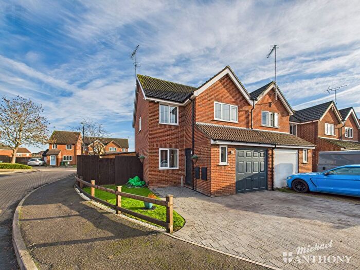 3 Bedroom End Terrace House For Sale In Dormer Close, Aylesbury, Buckinghamshire, HP21