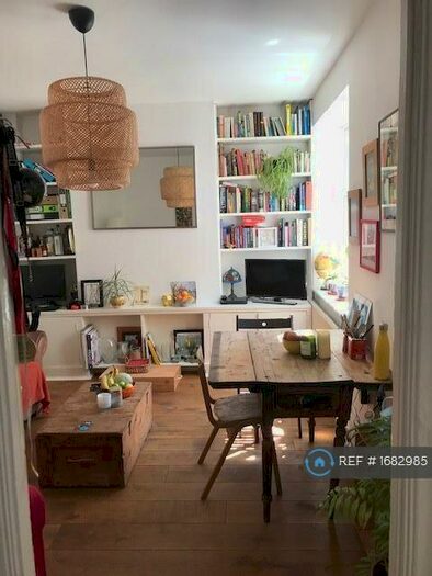 2 Bedroom Flat To Rent In Elder Gardens, London, SE27