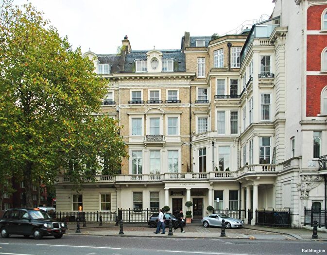 3 Bedroom Flat To Rent In Hyde Park Gate, London, SW7