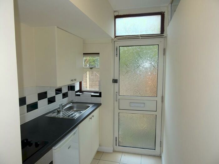 Studio To Rent In Canterbury Street, Gillingham, Kent., ME7