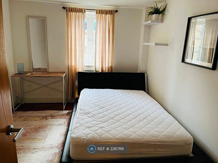 2 Bedroom Flat To Rent In Calder Court, London, SE16