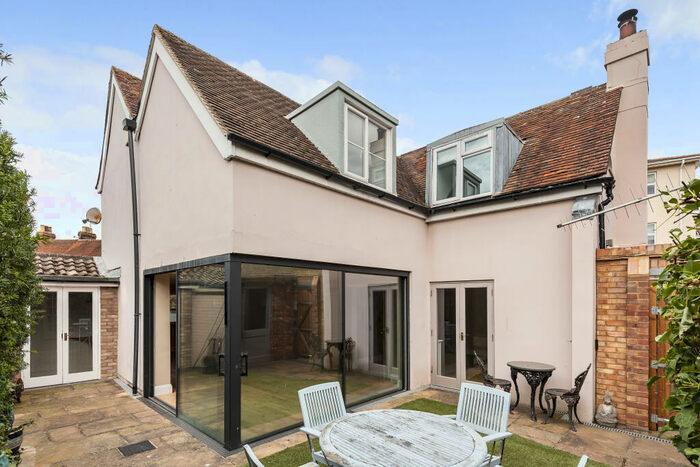 4 Bedroom House To Rent In Stanford Road, Lymington, SO41