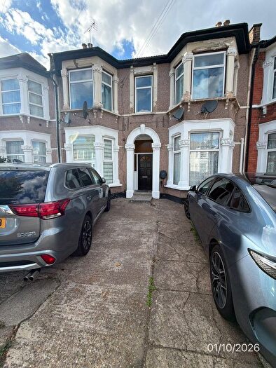 2 Bedroom Flat To Rent In Elgin Road, Ilford, Essex, IG3
