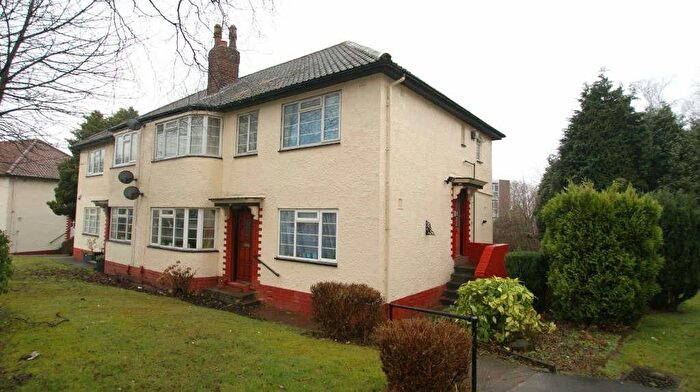2 Bedroom Flat To Rent In Sandringham Drive, Moortown, Leeds, LS17