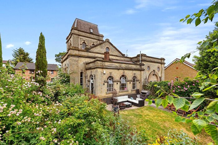 2 Bedroom Apartment For Sale In Burton Close, Thornton Heath, CR7