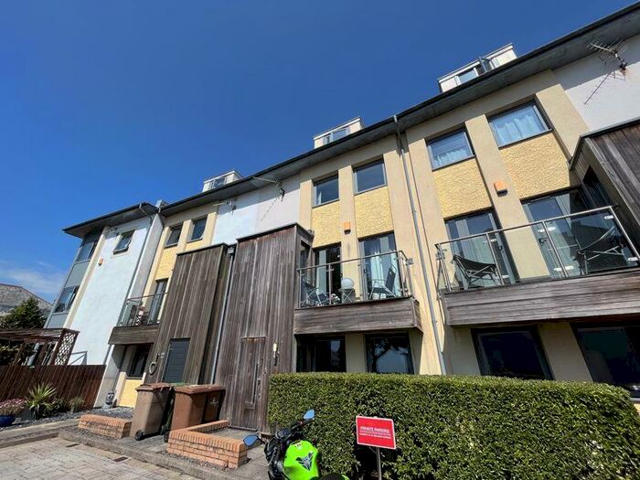 5 Bedroom Town House To Rent In Trelorrin Gardens - Executive Three Storey Five Bedroom Modern Townhouse, PL3