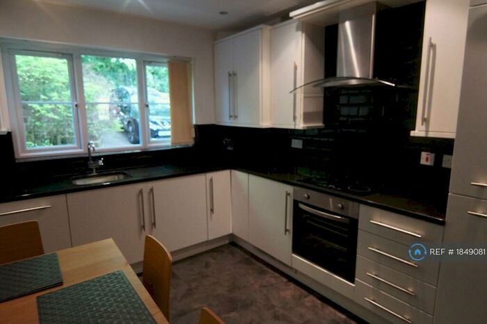 2 Bedroom Flat To Rent In Baddow Croft, Liverpool, L25