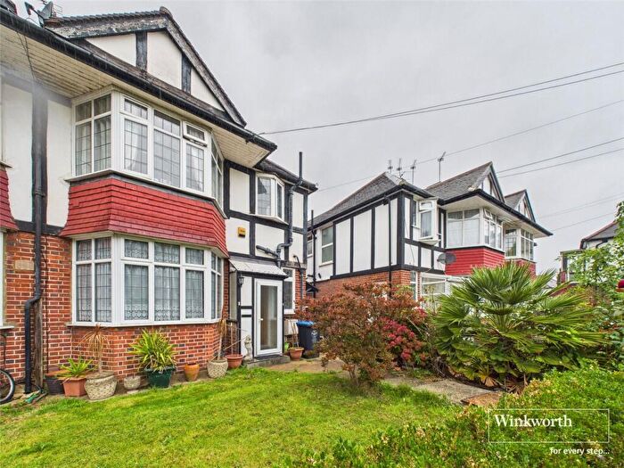 1 Bedroom Flat For Sale In St. Andrews Road, Kingsbury, London, NW9