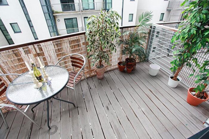 2 Bedroom Flat To Rent In Cornhill, L1