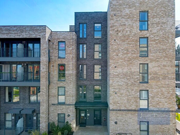 2 Bedroom Apartment To Rent In Luctons Close, Loughton, Essex, IG10