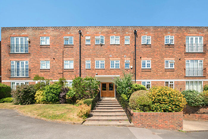 3 Bedroom Flat To Rent In Treglos Court, Oatlands Drive, Weybridge, KT13