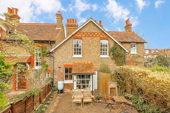 2 Bedroom Property For Sale In Watery Lane, West Wimbledon, SW20