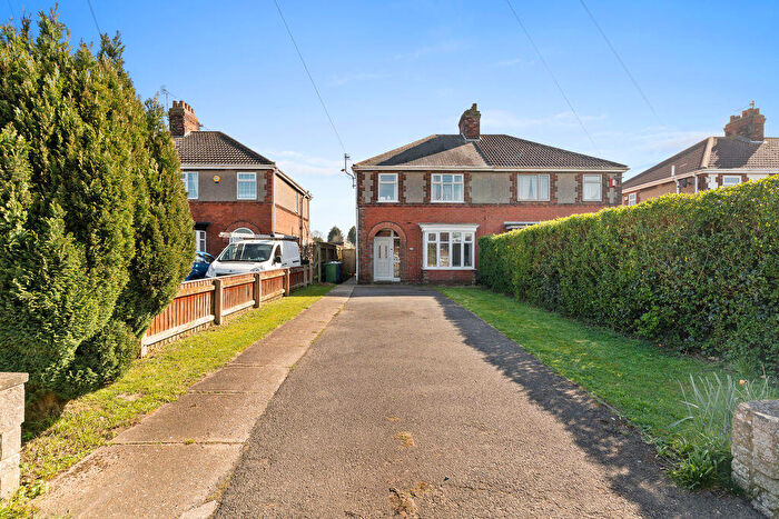 3 Bedroom Semi Detached House For Sale In Laceby Road, Grimsby, DN34