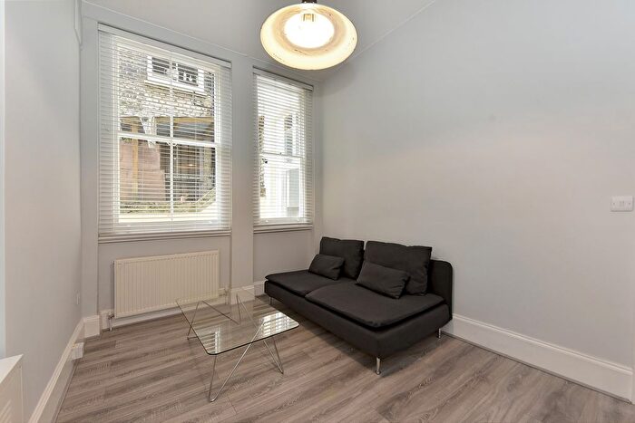 1 Bedroom Flat To Rent In Hurlingham Mansions, New Kings Road, London, SW6