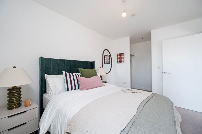 Studio To Rent In Momento Barking, Barking, IG11