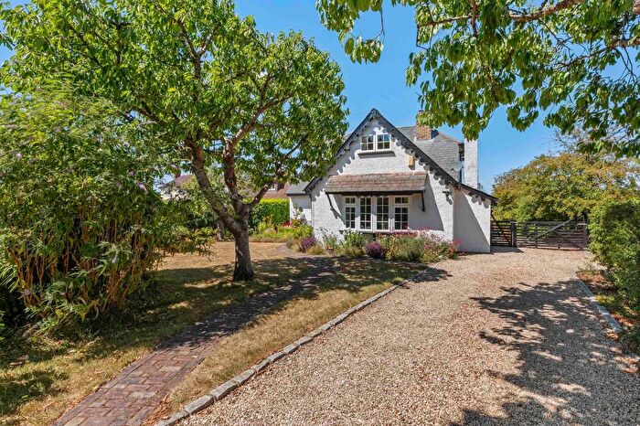 4 Bedroom Detached House For Sale In Crowbrook Road, Monks Risborough, HP27