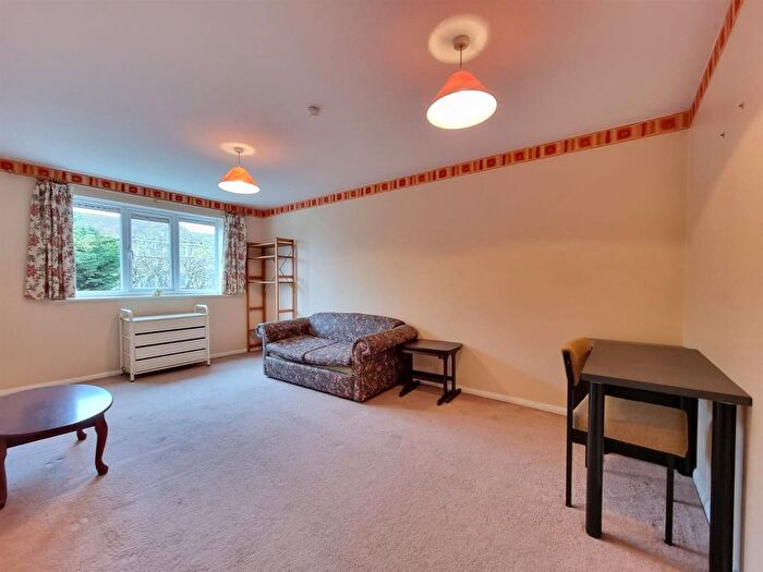 1 Bedroom Flat For Sale In Express Drive, Goodmayes, Ilford, IG3