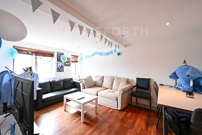 3 Bedroom Flat To Rent In Crediton Heights, Okehampton Road, Kensal Rise, NW10