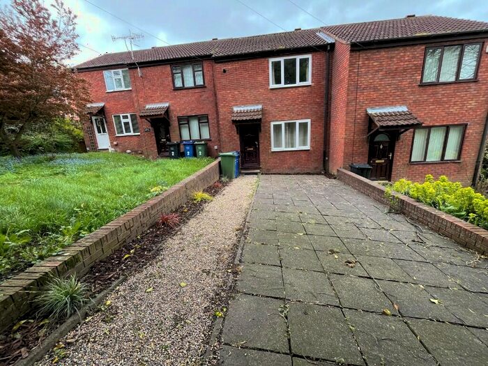 2 Bedroom Town House To Rent In Trinity Close, Chesterfield, Derbyshire, S41