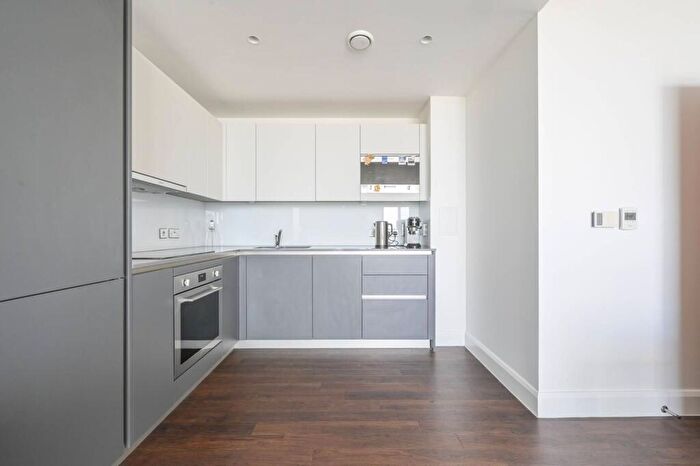1 Bedroom Flat For Sale In Salvor Tower, , Docklands, London, E14