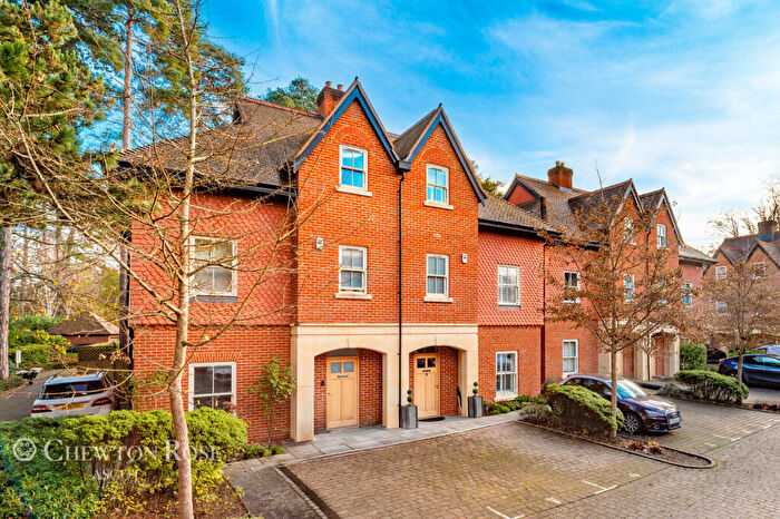 4 Bedroom Semi Detached House For Sale In Queensbury Gardens, Ascot, SL5