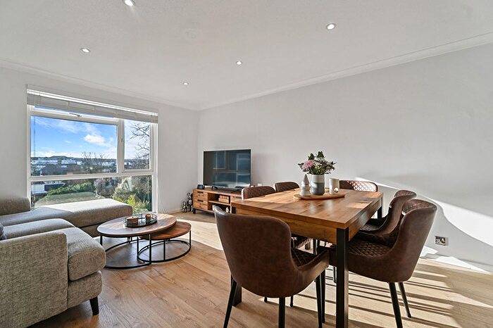 1 Bedroom Flat To Rent In Vine Close, Sutton, SM1