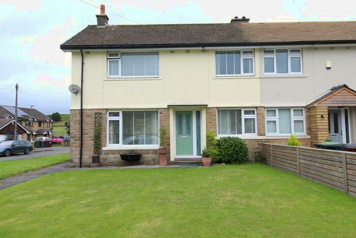 3 Bedroom Semi-Detached House To Rent In Woodcock Grove, Glossop, SK13