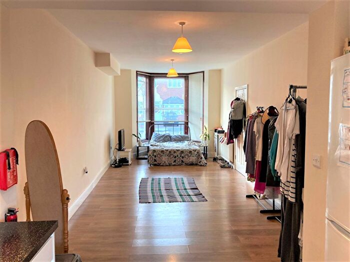 Studio To Rent In Albert Rd, Ilford, IG1