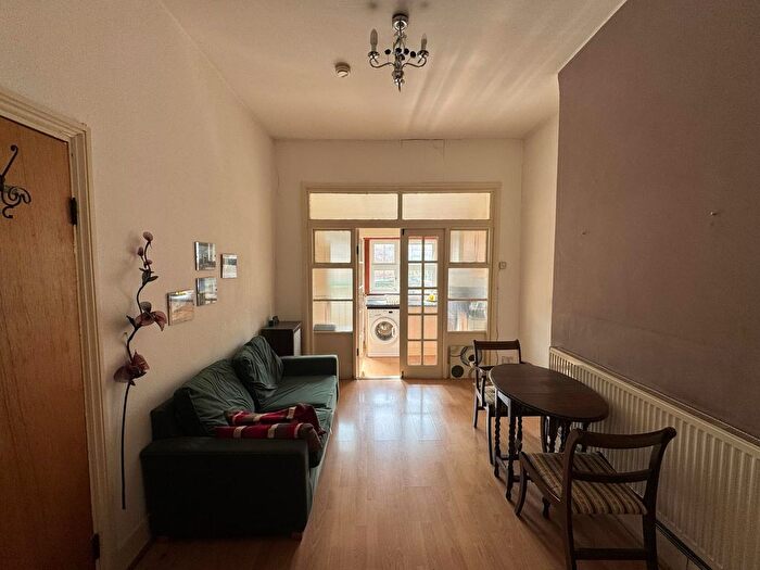 1 Bedroom Flat To Rent In Grove Road, Leytonstone, E11