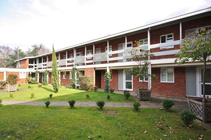 1 Bedroom Flat For Sale In Cross Lanes, Guildford, Surrey, GU1