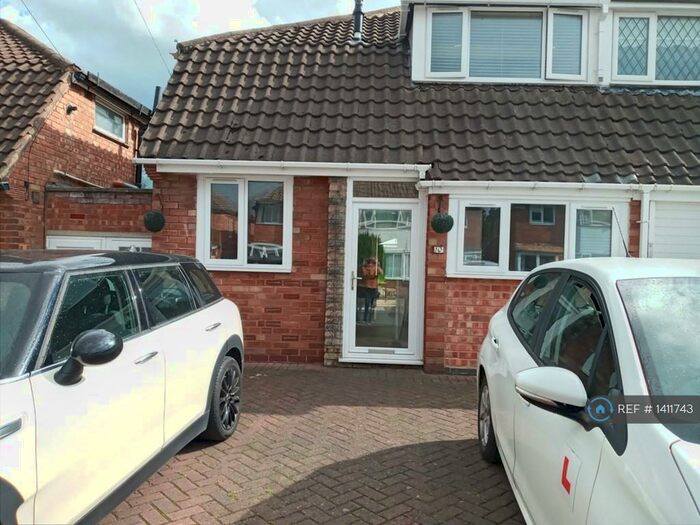 3 Bedroom Semi-Detached House To Rent In Studley Croft, Solihull, B92